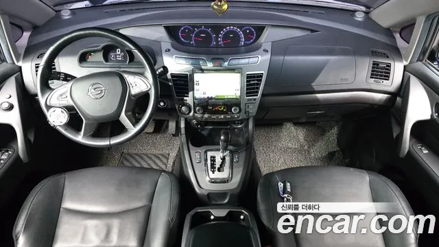 KG Mobility Korando — интерьер