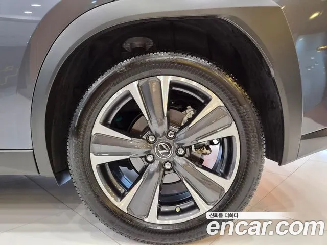 Lexus UX — интерьер