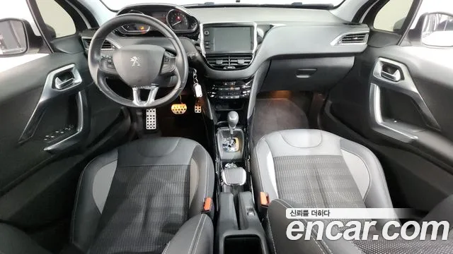 Peugeot 2008 — интерьер