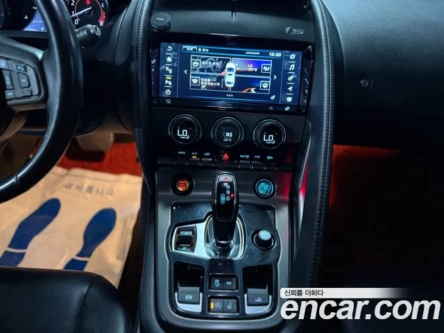 Jaguar F-Type — интерьер