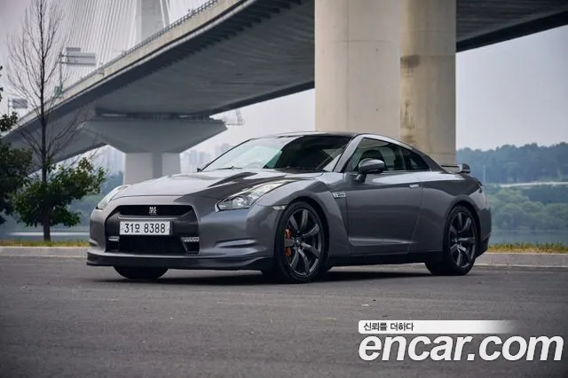 Nissan GT-R
