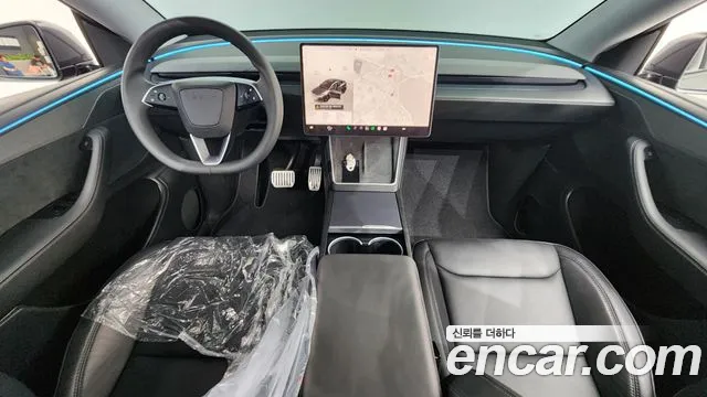 Tesla Model Y — интерьер