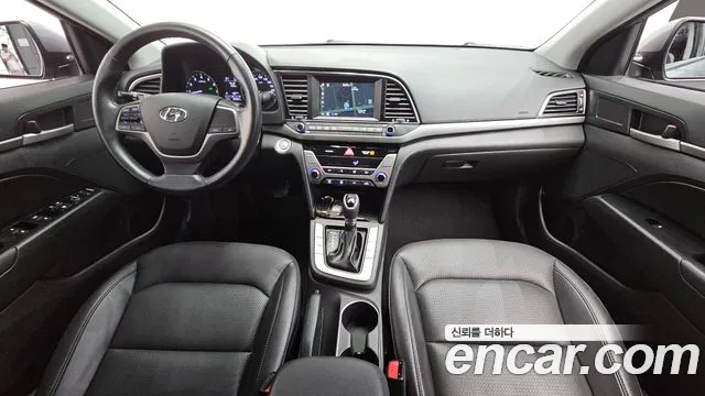 Hyundai Elantra — интерьер