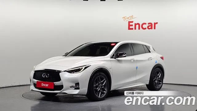 Infiniti Q30