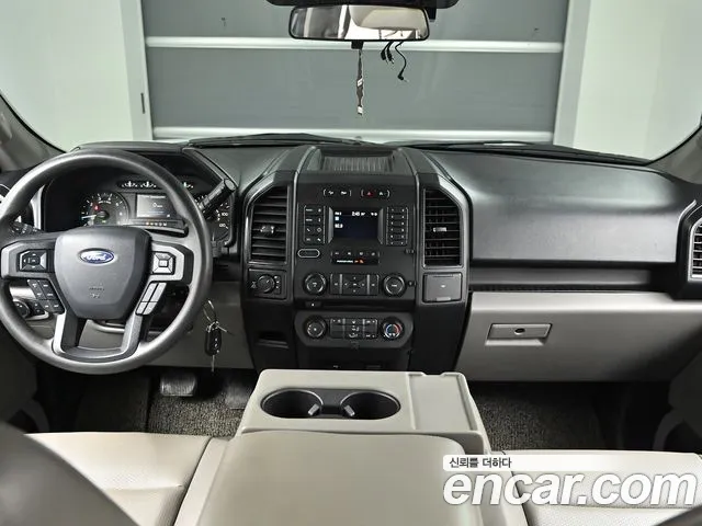 Ford F-150 — интерьер