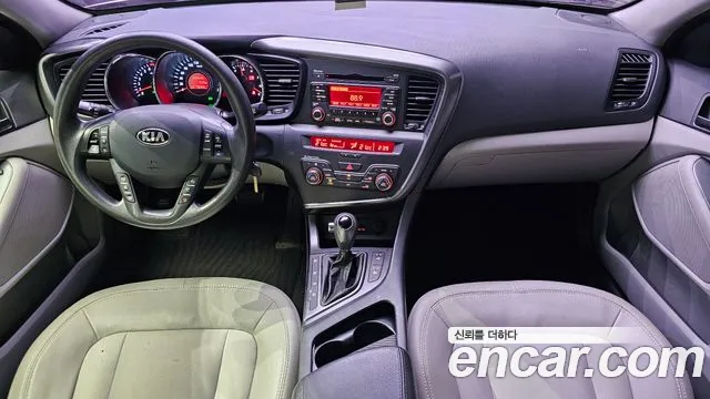 Kia K5 — интерьер