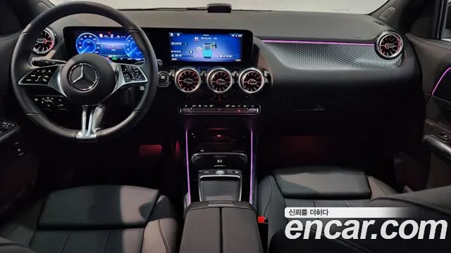 Mercedes-Benz EQA — интерьер