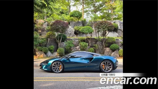 McLaren Artura — интерьер