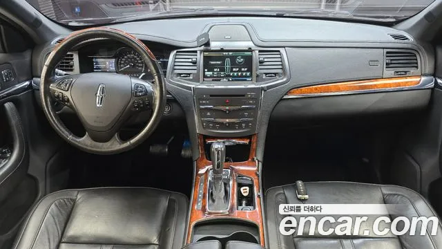 Lincoln MKS — интерьер