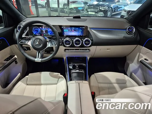 Mercedes-Benz EQA — интерьер