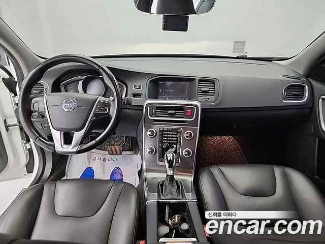 Volvo S60 — интерьер