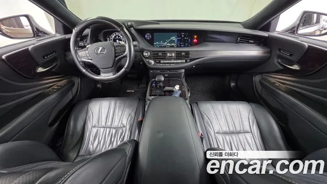 Lexus LS — интерьер