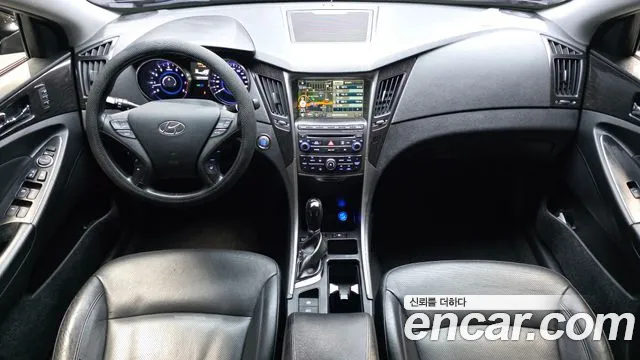 Hyundai Sonata — интерьер