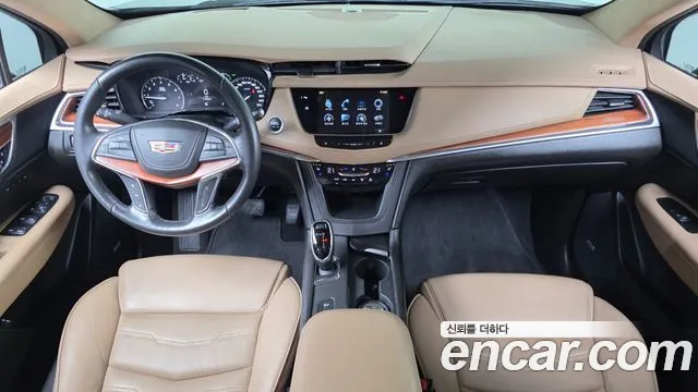 Cadillac XT5 — интерьер