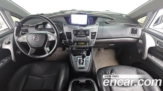 KG Mobility Korando — интерьер
