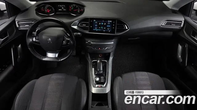 Peugeot 308 — интерьер