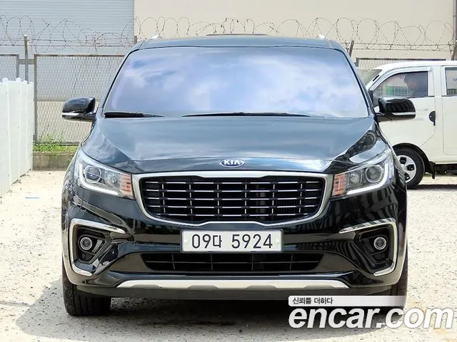 Kia Carnival — экстерьер