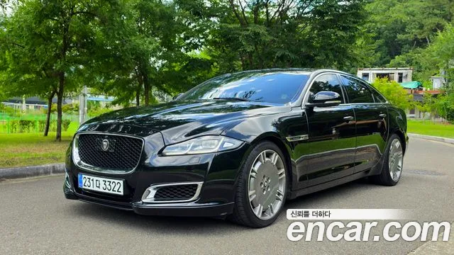 Jaguar XJ