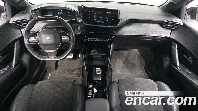 Peugeot 208 — интерьер