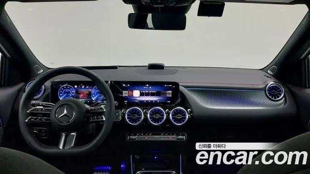 Mercedes-Benz EQA — интерьер