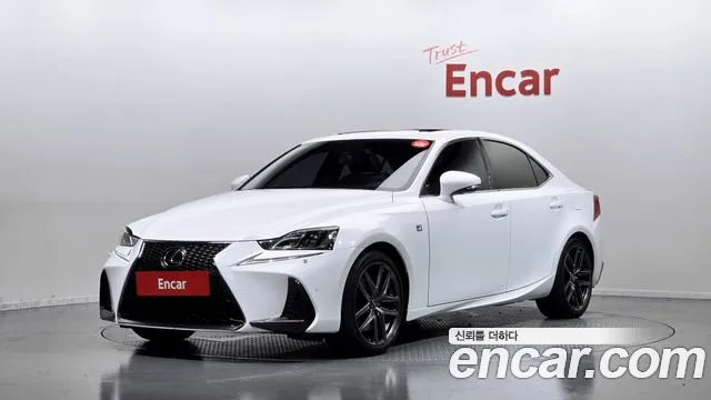 Lexus IS