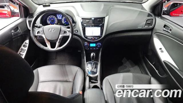 Hyundai Accent — интерьер