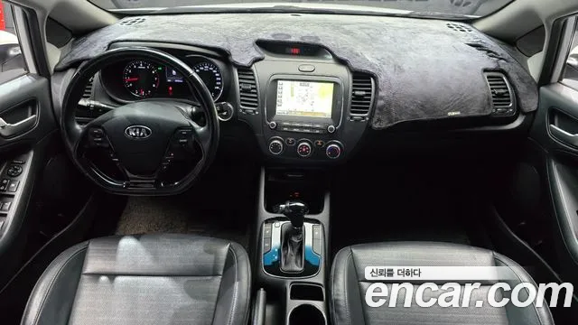 Kia K3 — интерьер