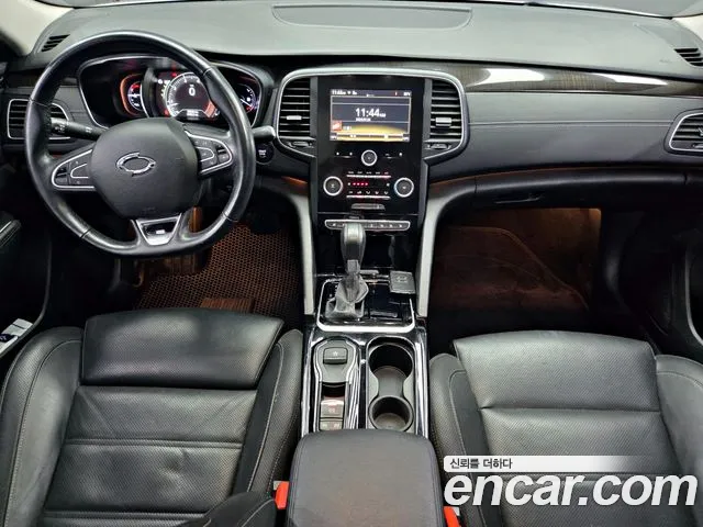 Renault Korea SM6 — интерьер