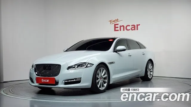Jaguar XJ