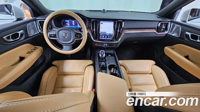 Volvo V60 — интерьер
