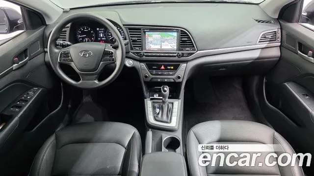 Hyundai Elantra — интерьер