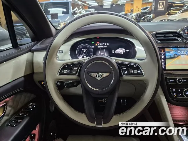Bentley Bentayga — интерьер