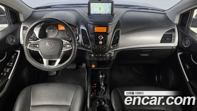 KG Mobility Korando — интерьер