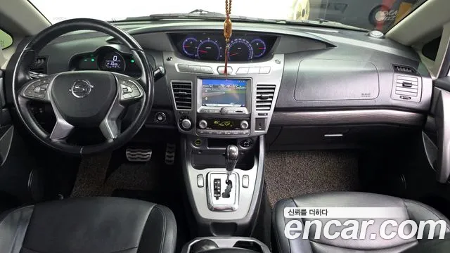 KG Mobility Korando — интерьер