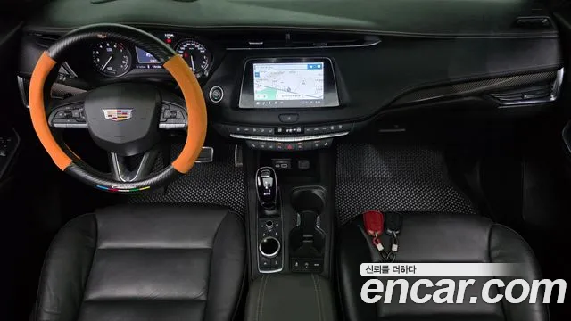 Cadillac XT4 — интерьер