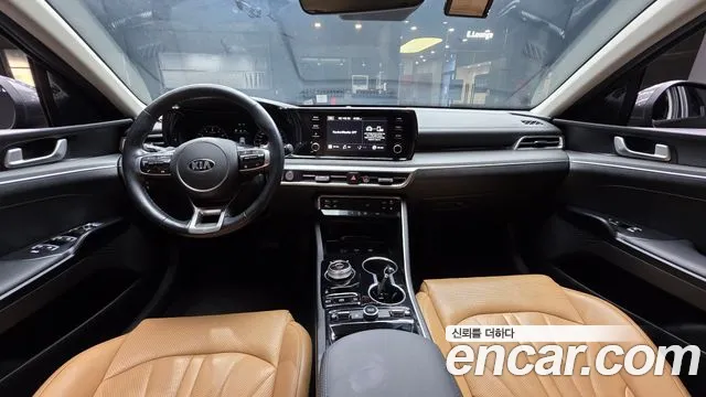Kia K5 — интерьер