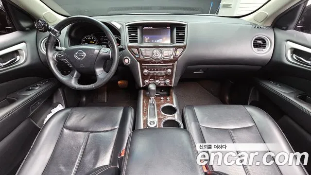 Nissan Pathfinder — интерьер