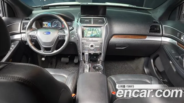 Ford Explorer — интерьер