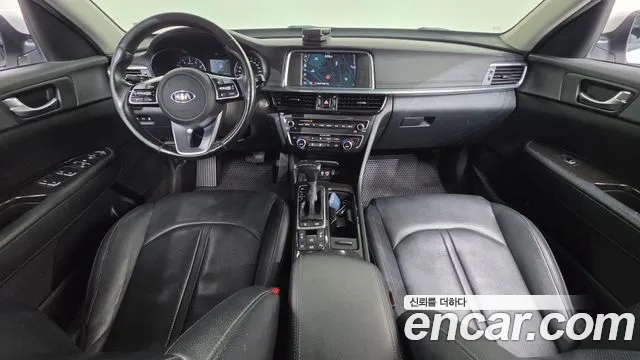 Kia K5 — интерьер