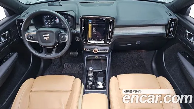 Volvo XC40 — интерьер