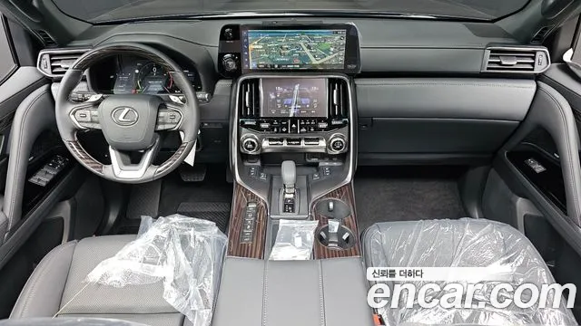 Lexus LX — интерьер