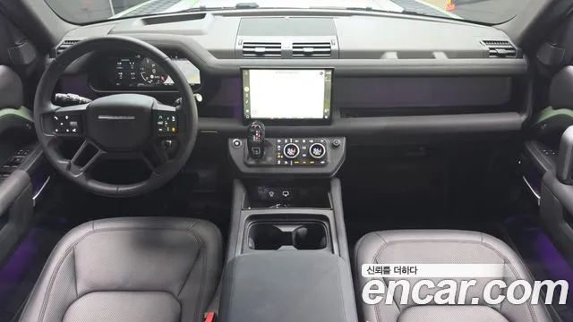 Land Rover Defender — интерьер
