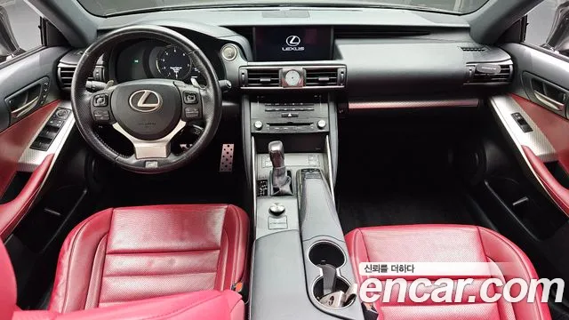 Lexus IS — интерьер