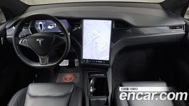 Tesla Model X — интерьер