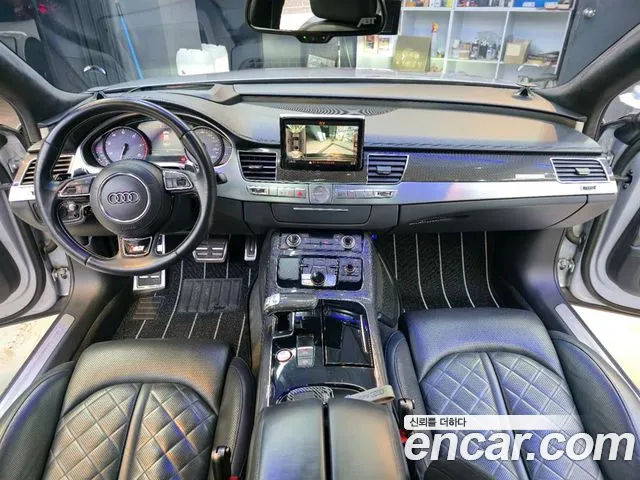 Audi S8 — интерьер