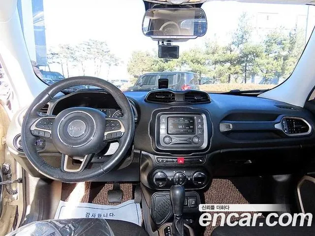 Jeep Renegade — интерьер