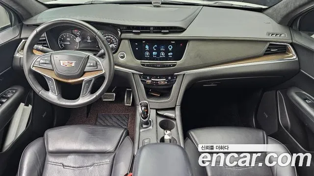 Cadillac XT5 — интерьер