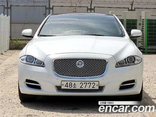 Jaguar XJ