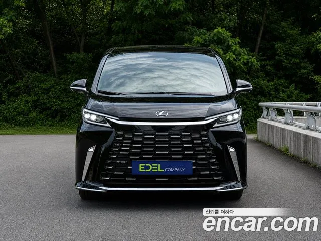 Lexus LM