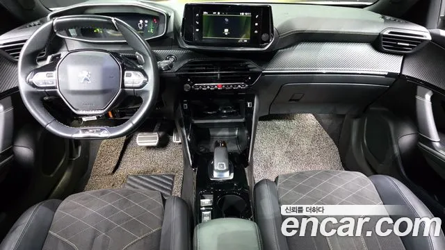 Peugeot 2008 — интерьер
